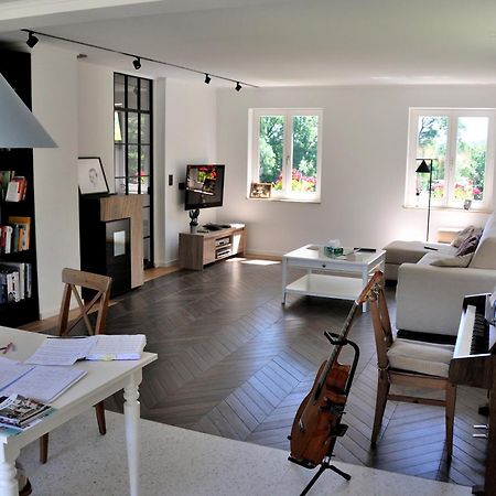Tres Belle Villa 4 Facades Dans Quartier Vert Et Arbore - 5 Kms De Namur Kültér fotó