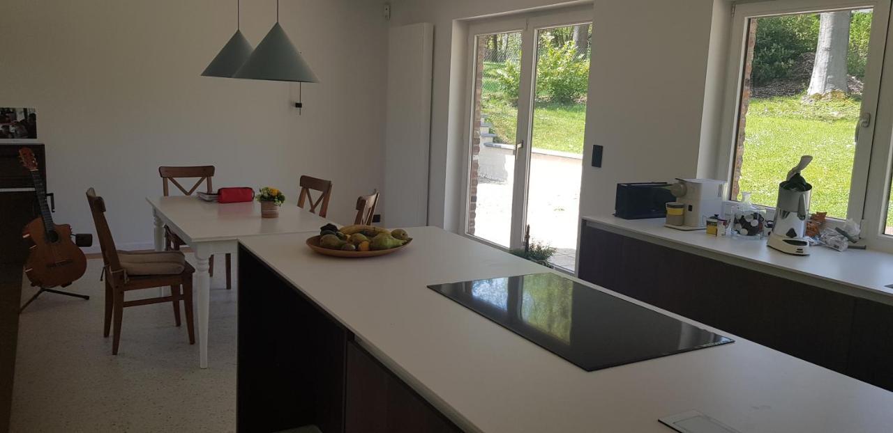 Tres Belle Villa 4 Facades Dans Quartier Vert Et Arbore - 5 Kms De Namur Kültér fotó