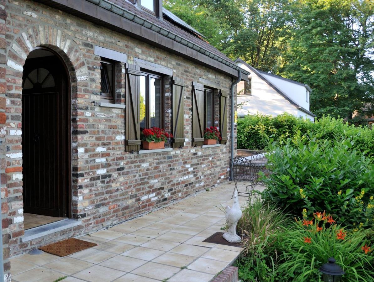 Tres Belle Villa 4 Facades Dans Quartier Vert Et Arbore - 5 Kms De Namur Kültér fotó