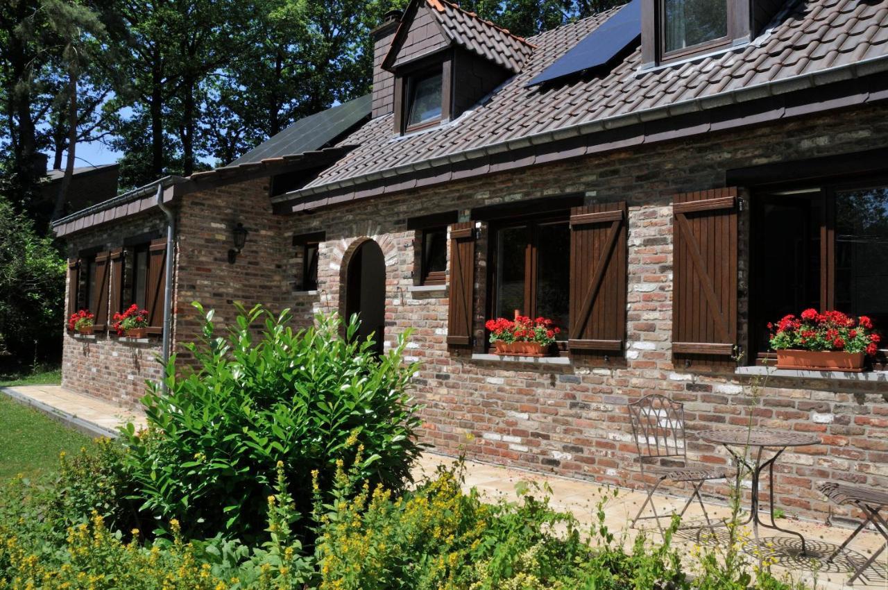 Tres Belle Villa 4 Facades Dans Quartier Vert Et Arbore - 5 Kms De Namur Kültér fotó